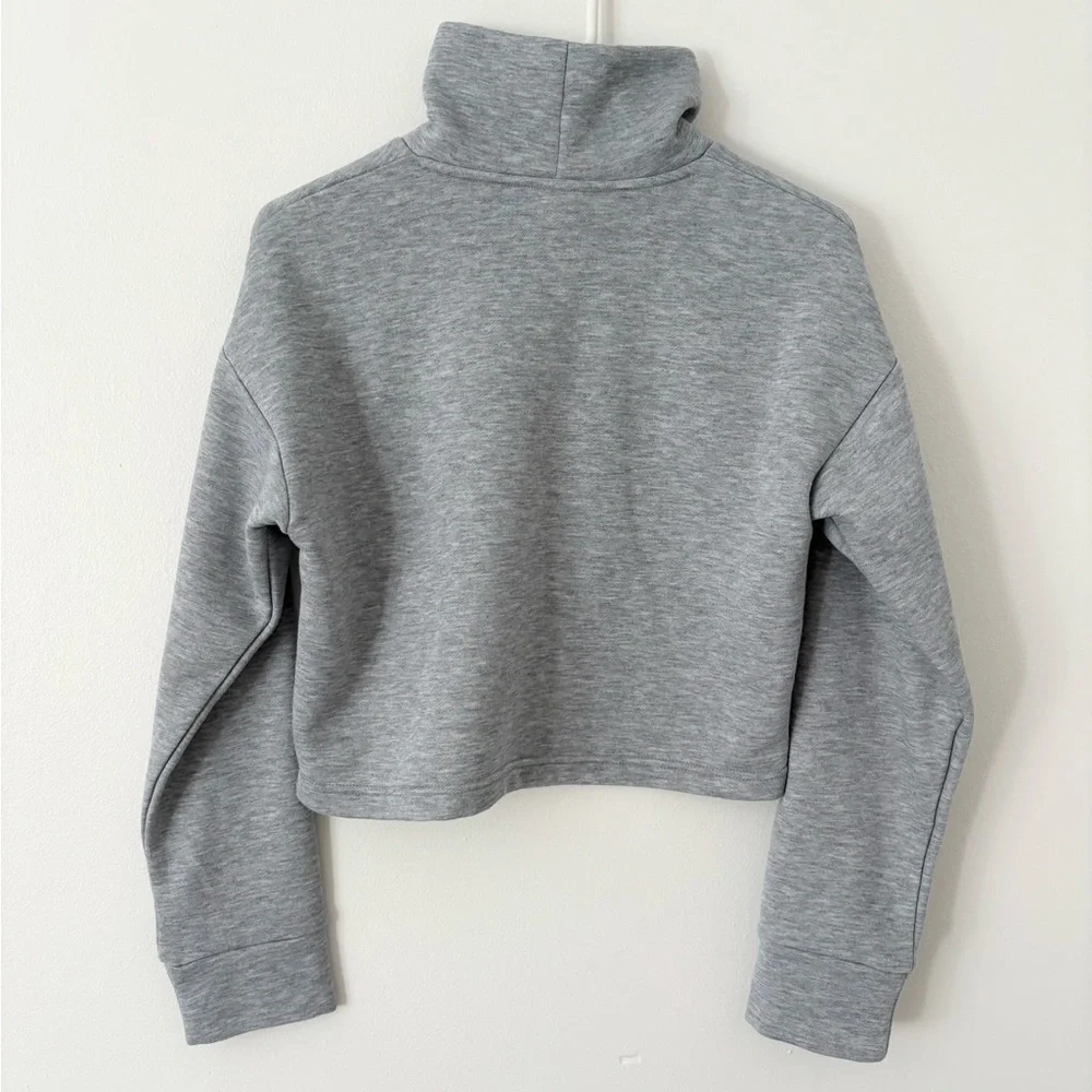 New Balance Gray Mock Neck Cropped Logo Long Sleeve Pullover Size Small - Picture 5 of 6